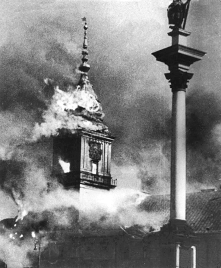 The burning Royal Castle